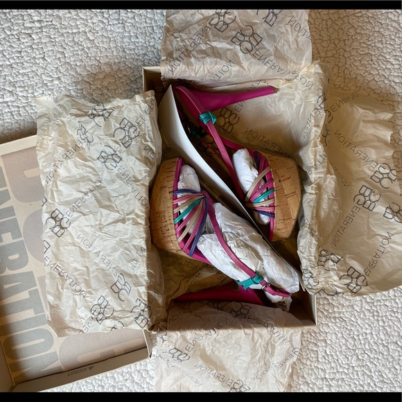 BCBG BG-Santos Multi-Color Cork Heel - Picture 10 of 12